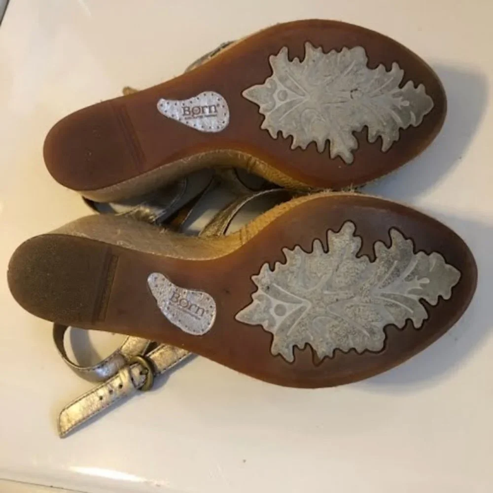 BORN Miss Panna Cotta Flower Silver Leather 4.5”H Wedge Espadrille Sandals 7.5